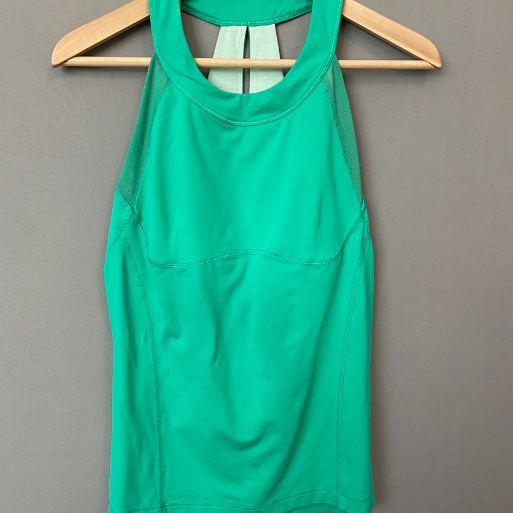 Lululemon athletic top with built in bra